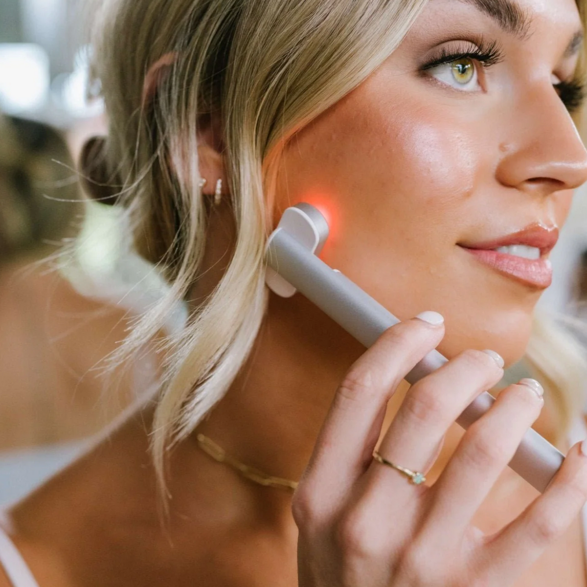 LUMINEUX Red Light Therapy Wand